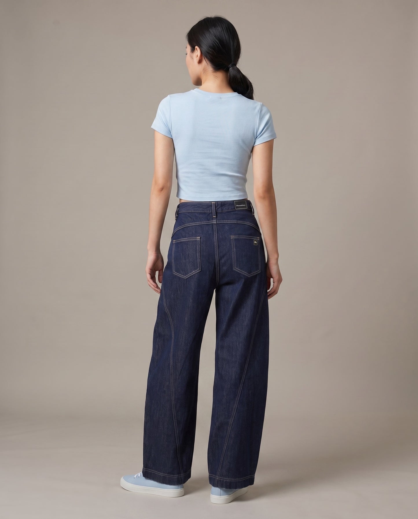 Curved Seam Barrel Wide-Leg Jeans