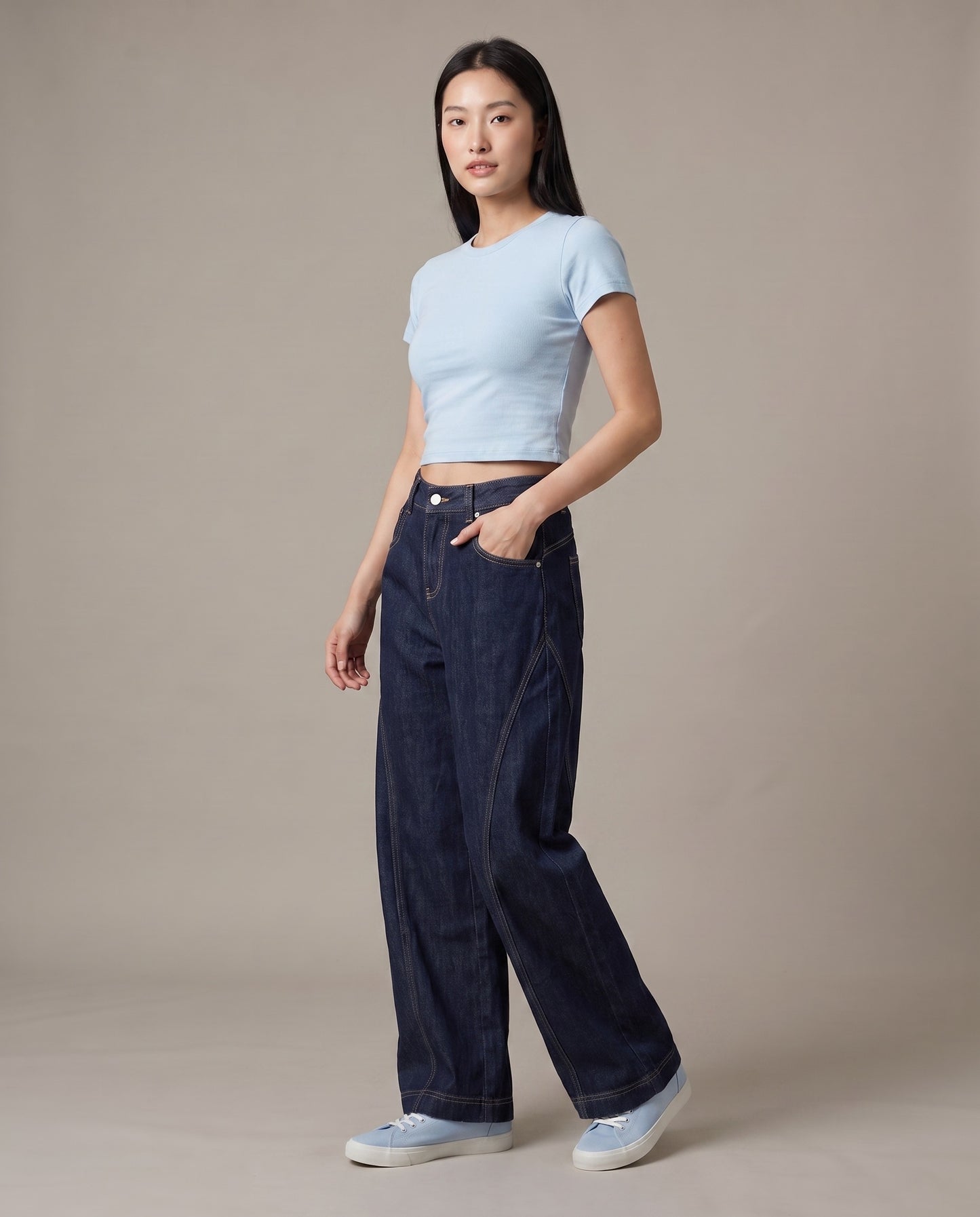 Curved Seam Barrel Wide-Leg Jeans