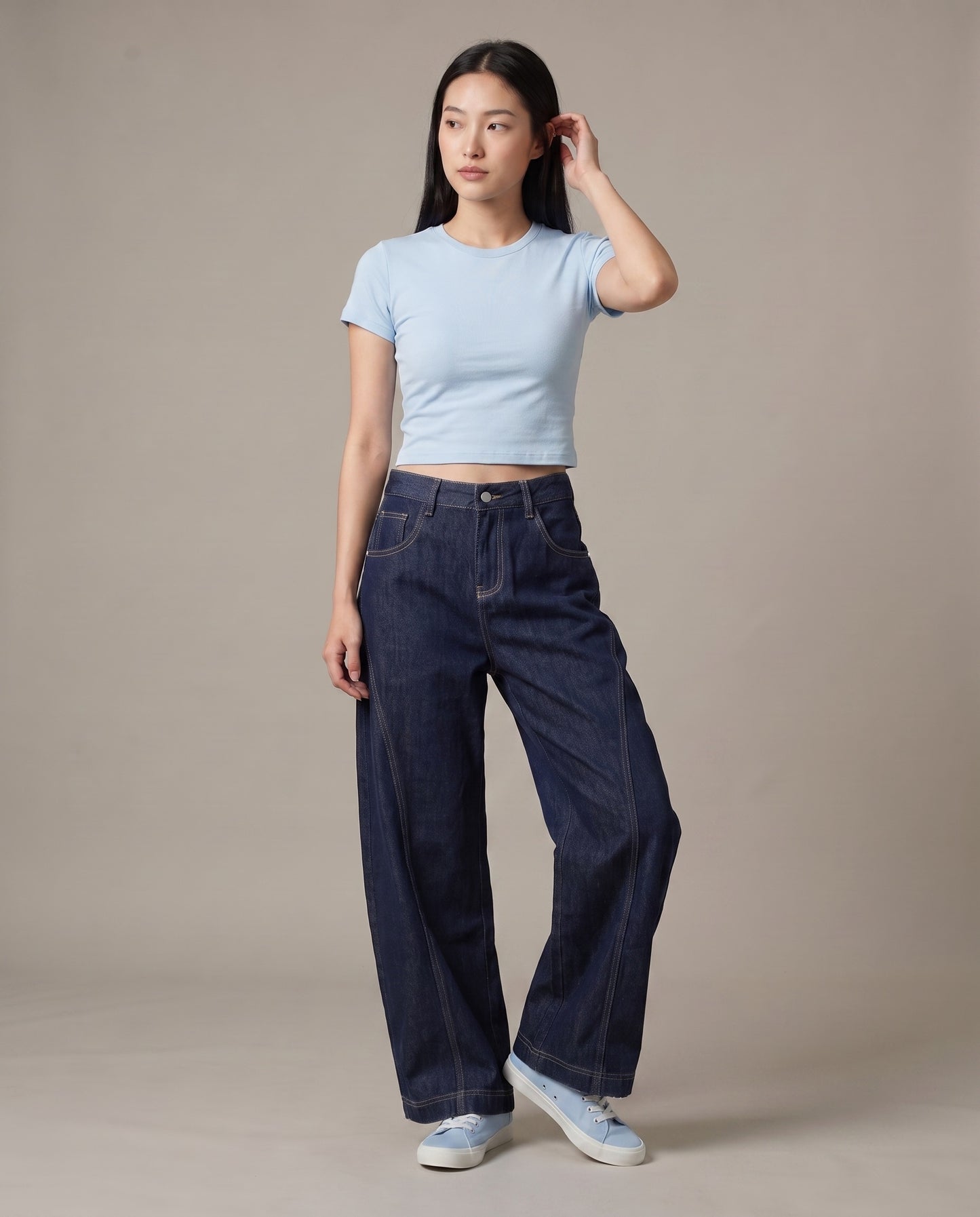 Curved Seam Barrel Wide-Leg Jeans