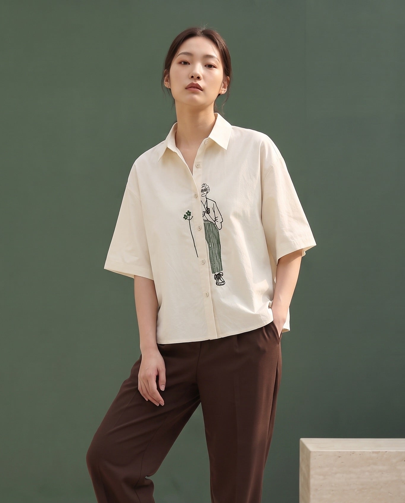 Embroidered Line-Art Short-Sleeve Shirt